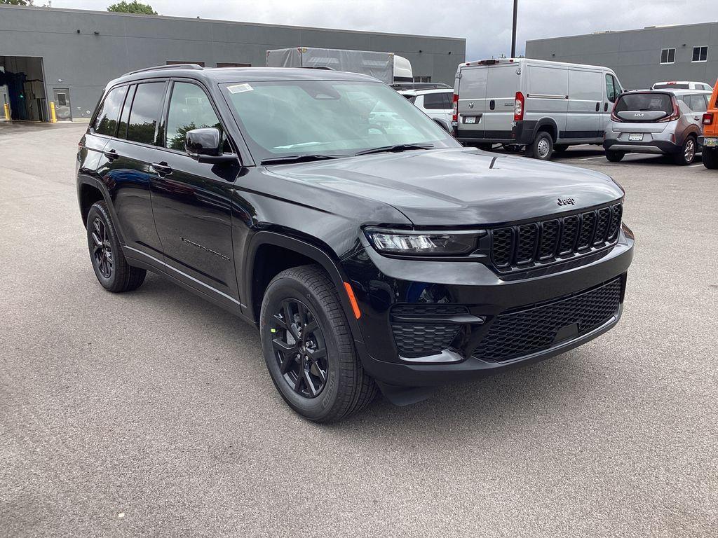 new 2025 Jeep Grand Cherokee car, priced at $41,955