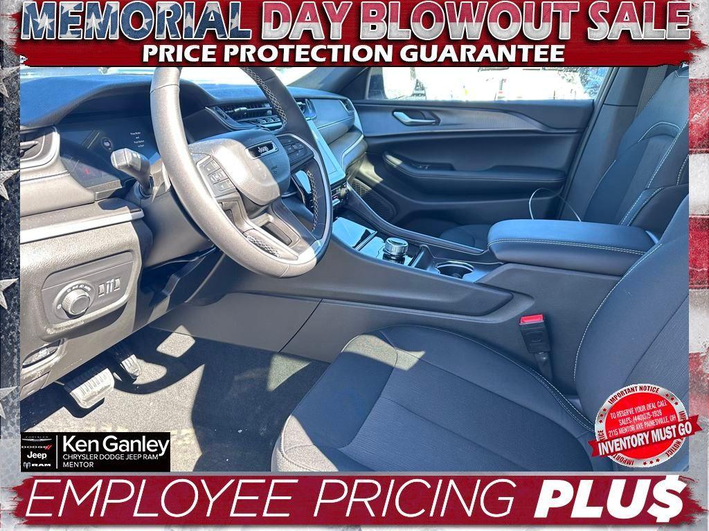 new 2025 Jeep Grand Cherokee car, priced at $38,019