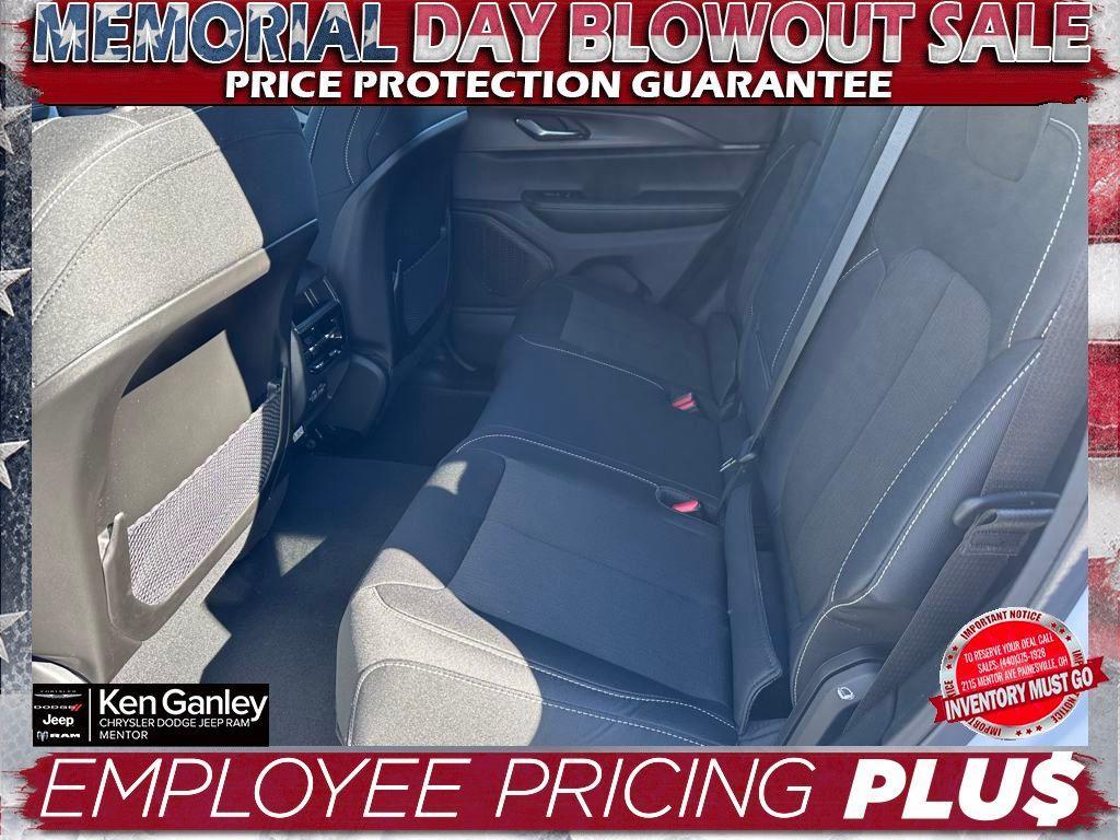 new 2025 Jeep Grand Cherokee car, priced at $38,019