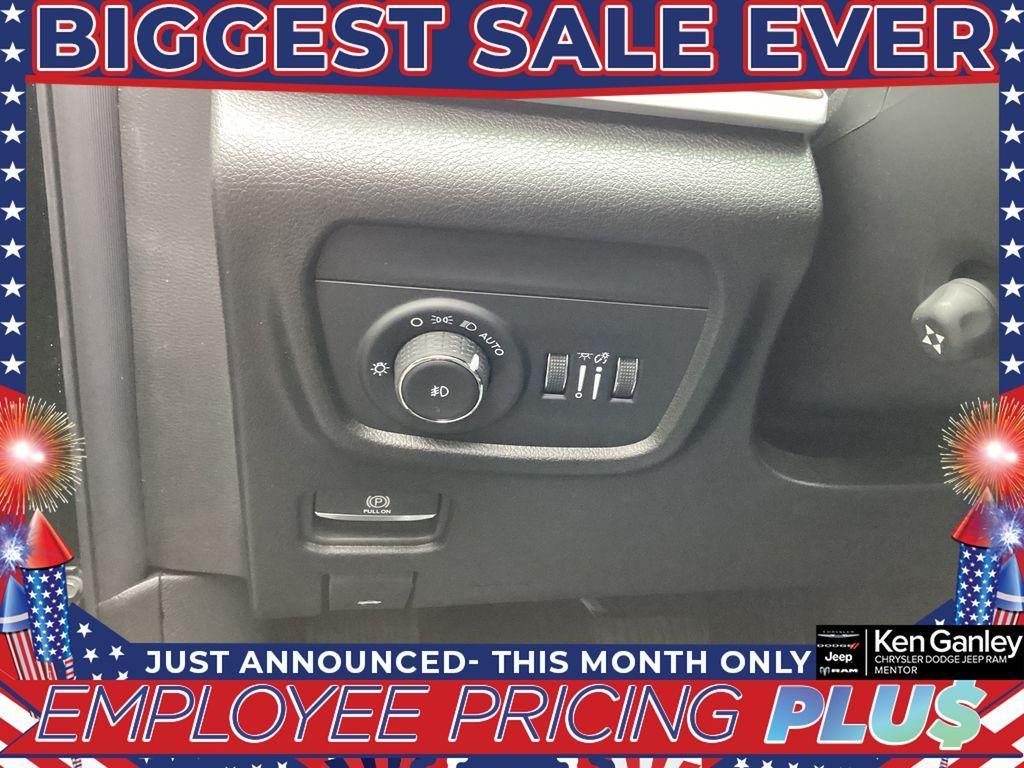 new 2025 Jeep Grand Cherokee car, priced at $50,601