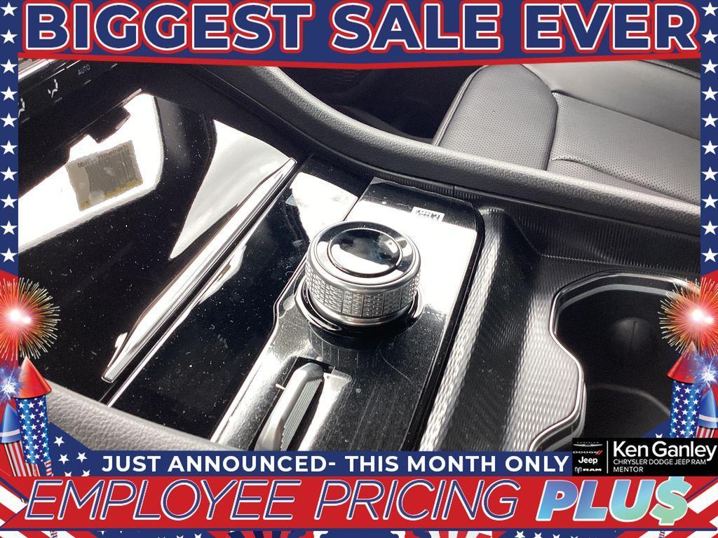 new 2025 Jeep Grand Cherokee car, priced at $50,601