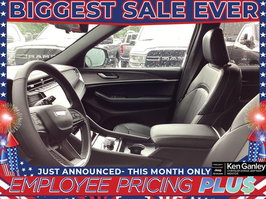 new 2025 Jeep Grand Cherokee car, priced at $50,601