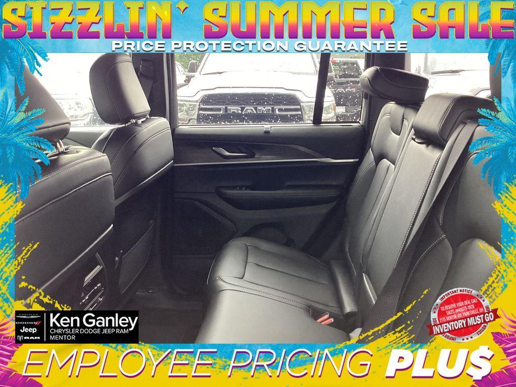 new 2025 Jeep Grand Cherokee car, priced at $50,601