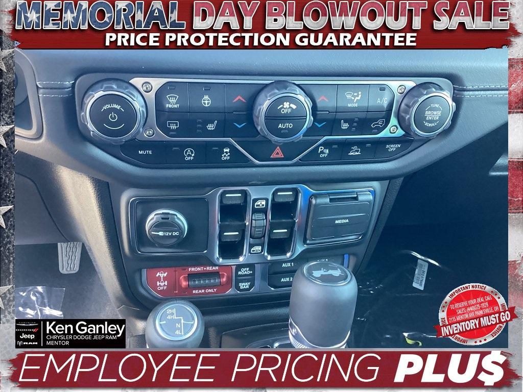 new 2025 Jeep Wrangler car, priced at $58,545