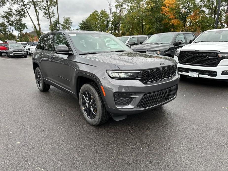 new 2025 Jeep Grand Cherokee car, priced at $45,030