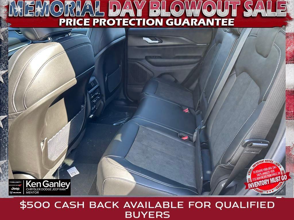 new 2025 Jeep Grand Cherokee car, priced at $41,255