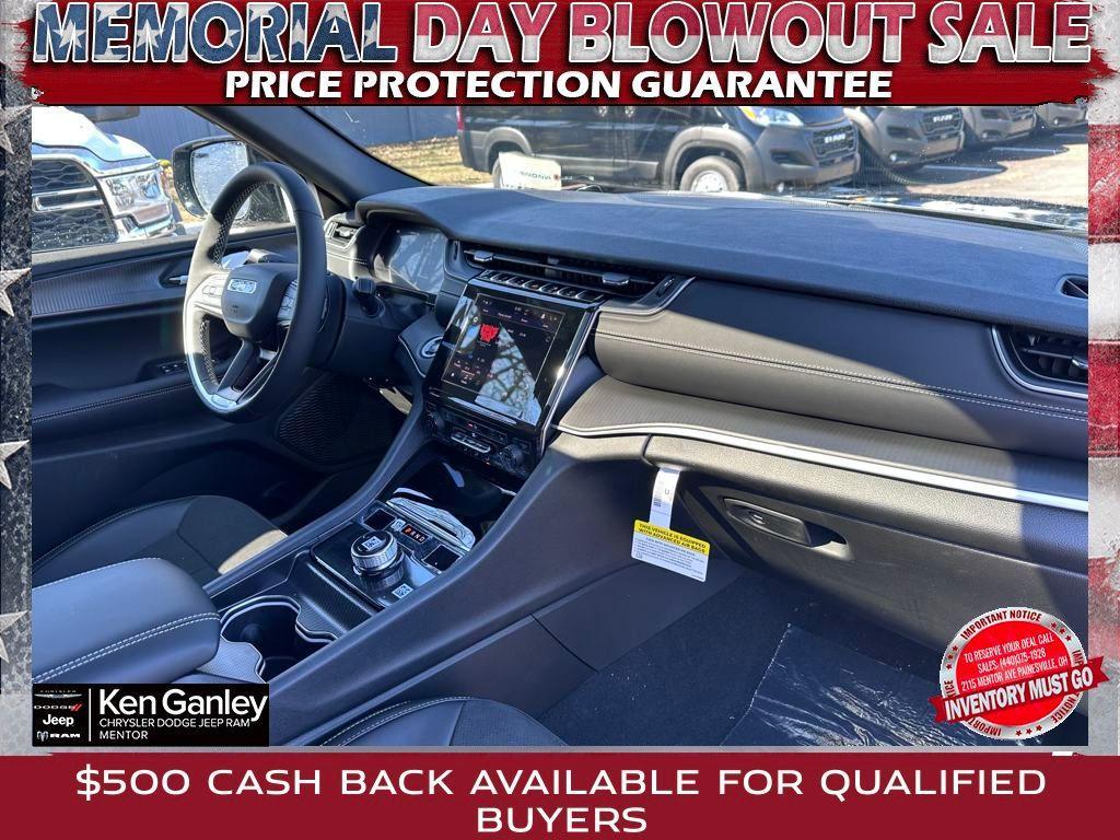new 2025 Jeep Grand Cherokee car, priced at $41,255