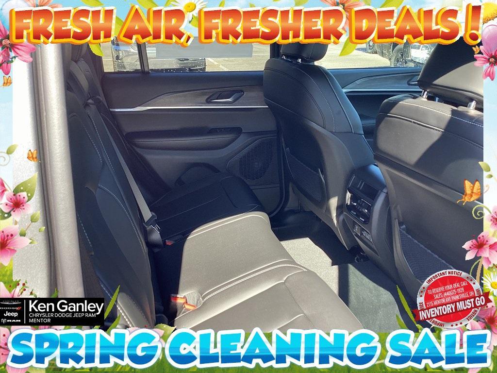 new 2025 Jeep Grand Cherokee car, priced at $43,933