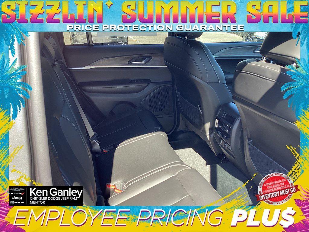 new 2025 Jeep Grand Cherokee car, priced at $41,986