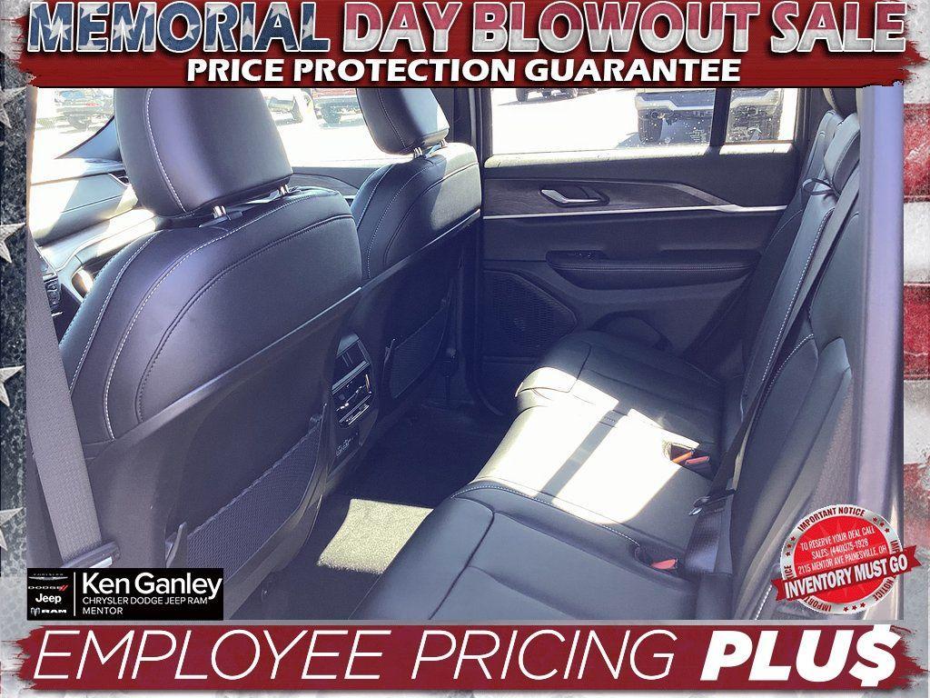new 2025 Jeep Grand Cherokee car, priced at $41,986