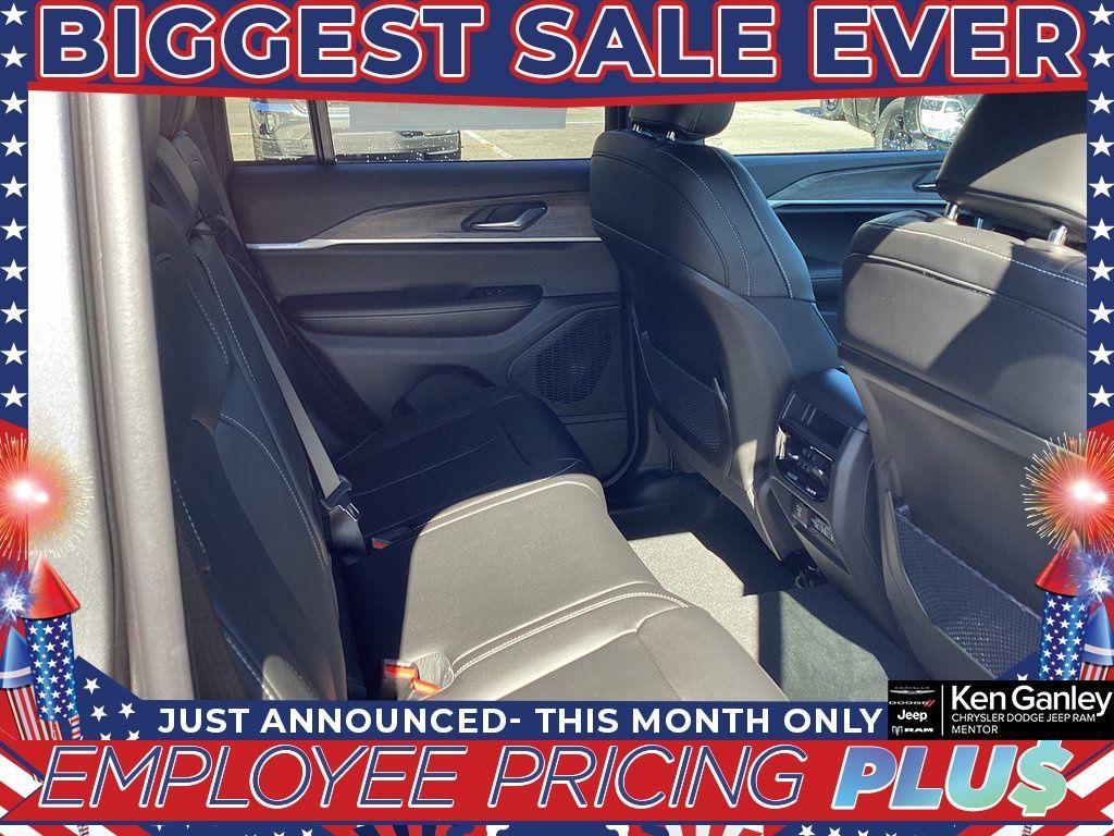 new 2025 Jeep Grand Cherokee car, priced at $42,236