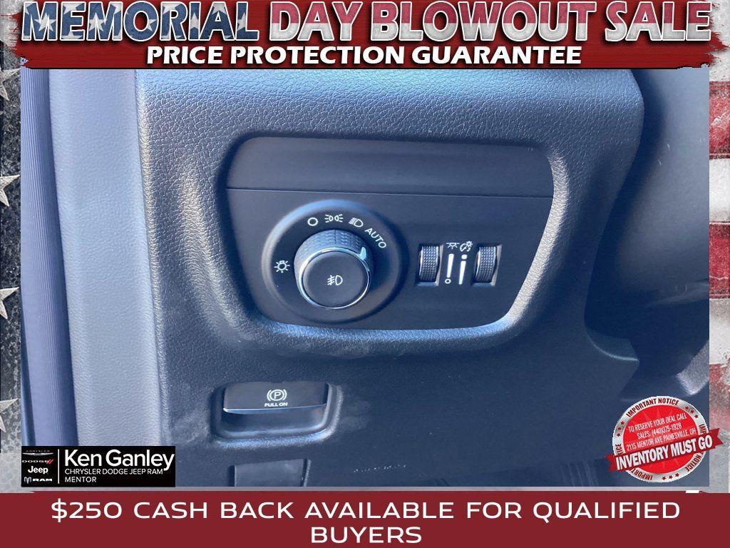 new 2025 Jeep Grand Cherokee car, priced at $41,986