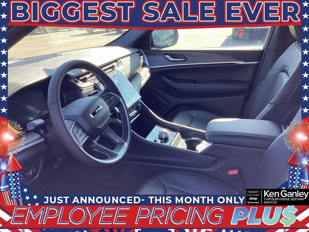new 2025 Jeep Grand Cherokee car, priced at $42,236