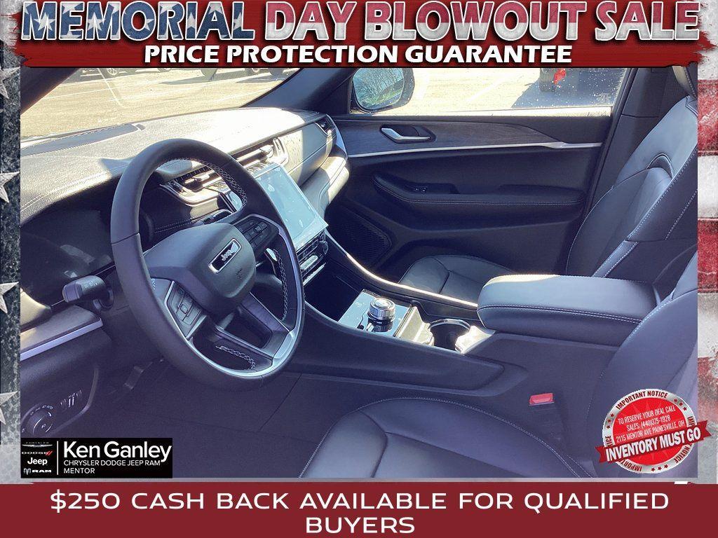 new 2025 Jeep Grand Cherokee car, priced at $41,986