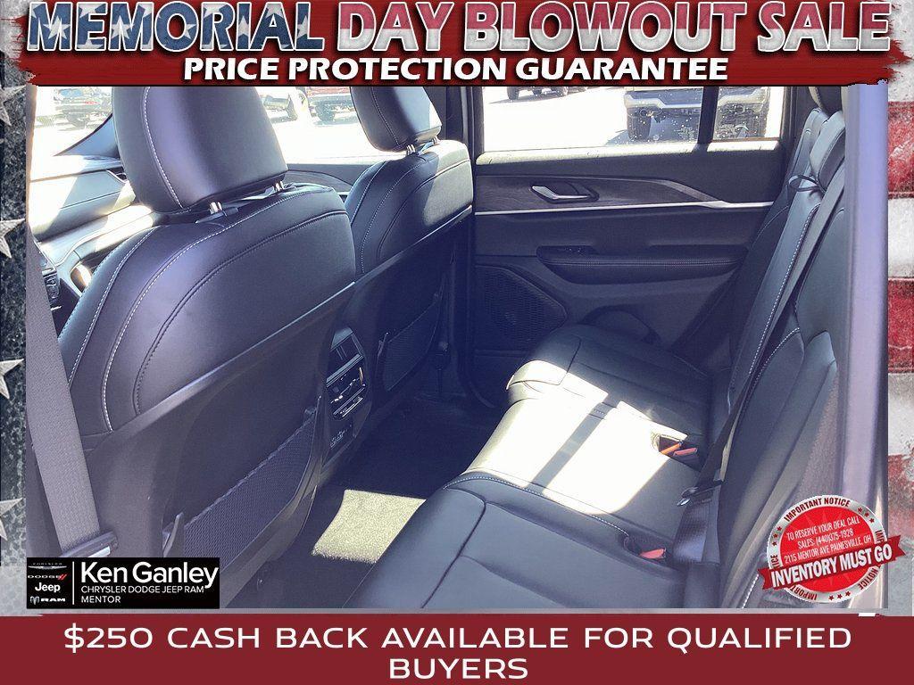 new 2025 Jeep Grand Cherokee car, priced at $41,986