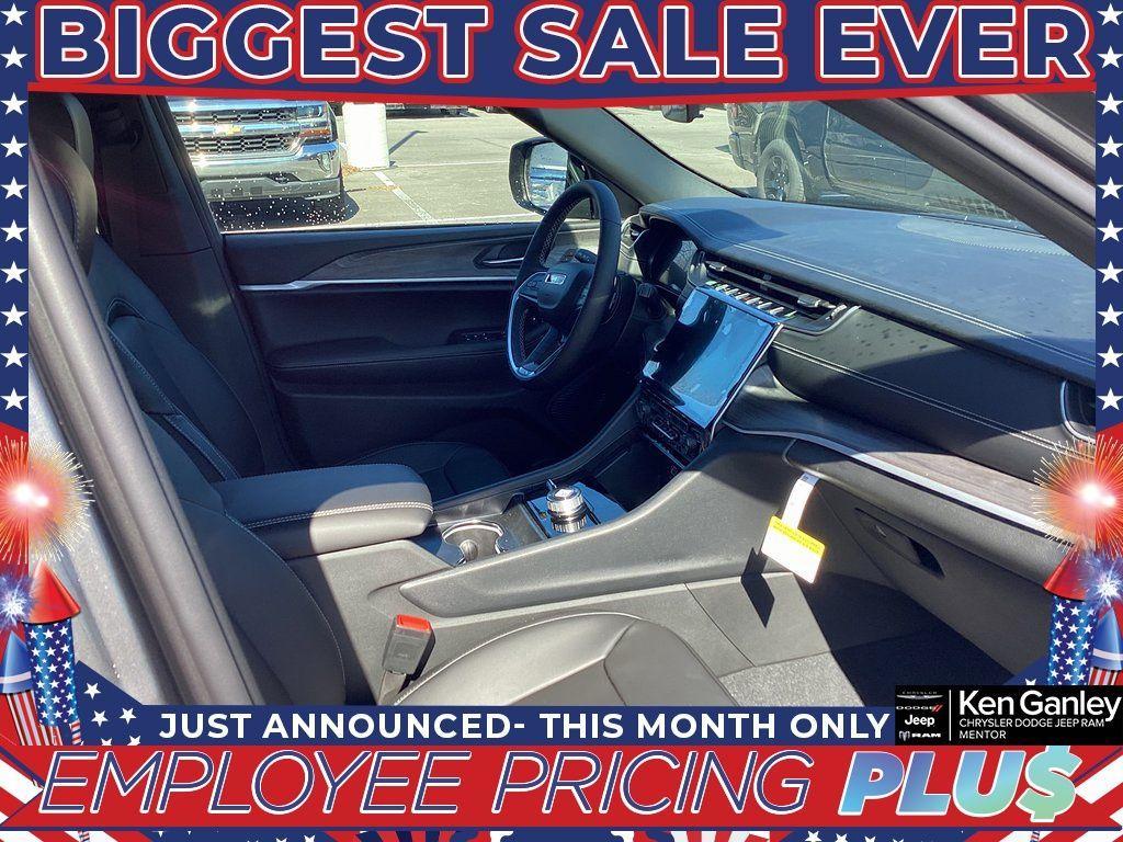 new 2025 Jeep Grand Cherokee car, priced at $42,236