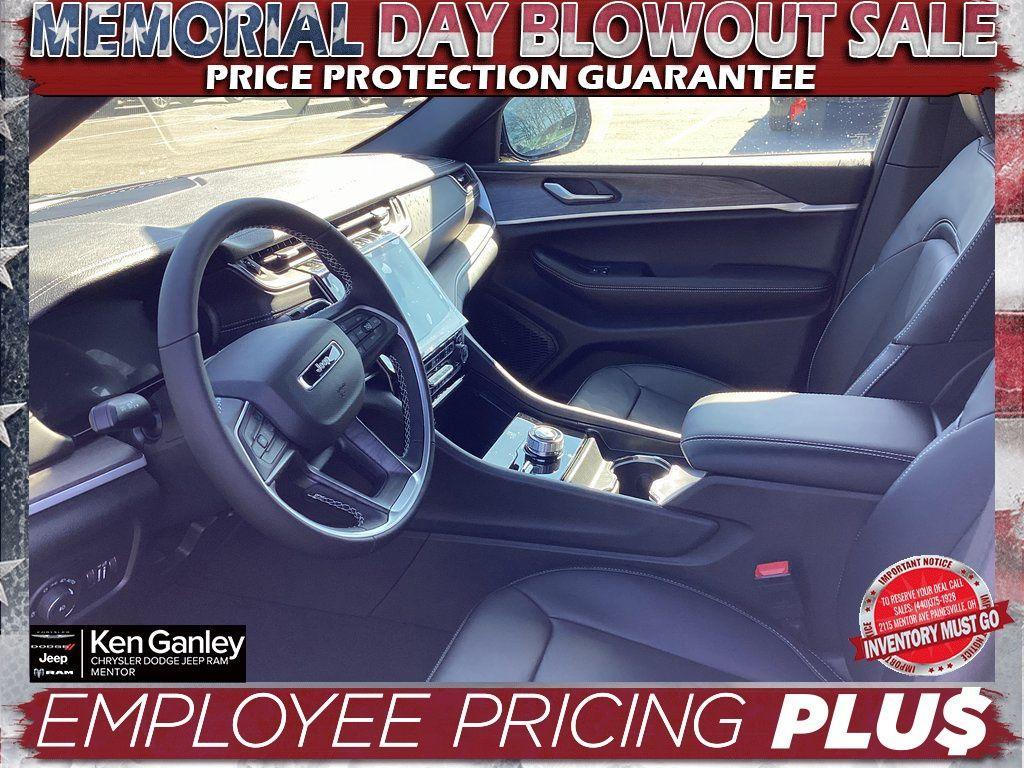 new 2025 Jeep Grand Cherokee car, priced at $41,986