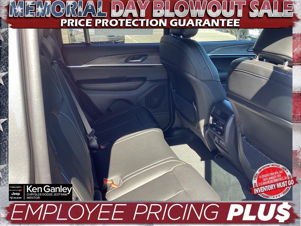 new 2025 Jeep Grand Cherokee car, priced at $41,986
