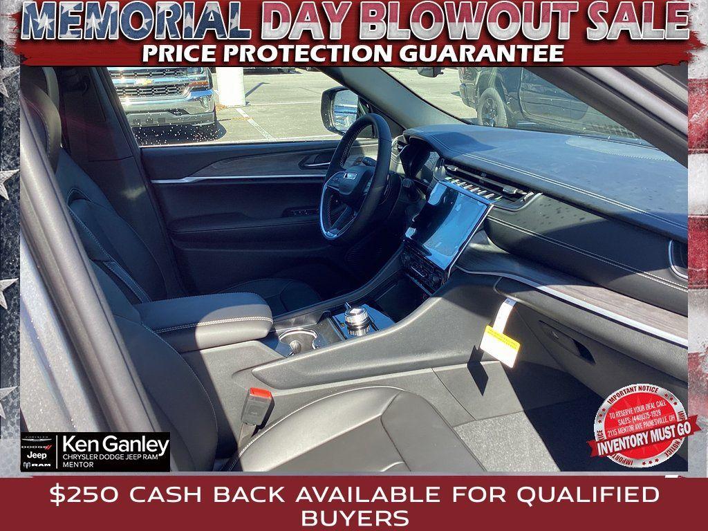 new 2025 Jeep Grand Cherokee car, priced at $41,986