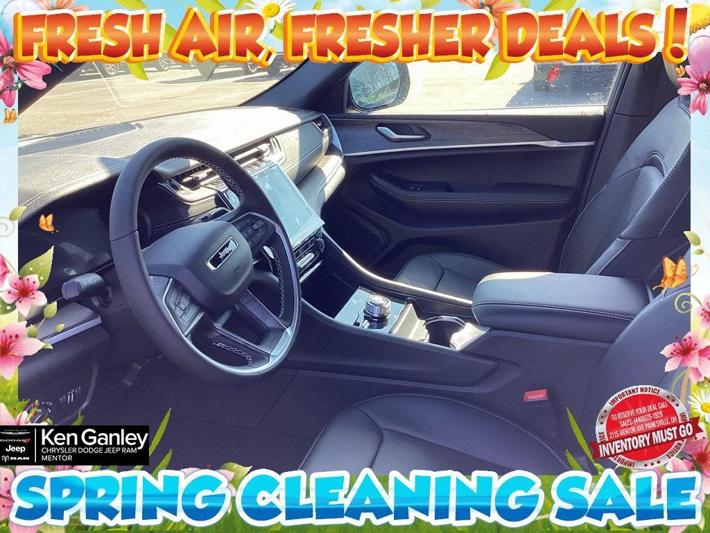 new 2025 Jeep Grand Cherokee car, priced at $43,933