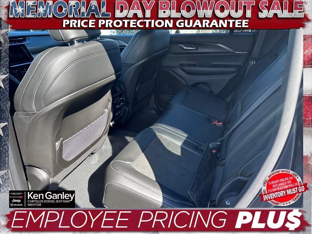 new 2025 Jeep Grand Cherokee car, priced at $41,255