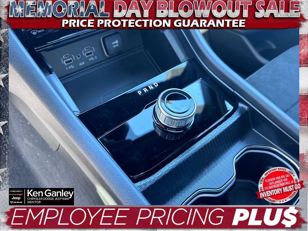 new 2025 Jeep Grand Cherokee car, priced at $41,255