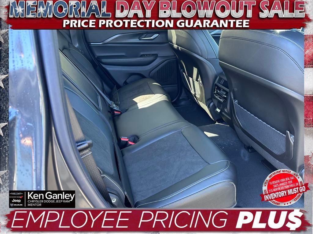 new 2025 Jeep Grand Cherokee car, priced at $41,255