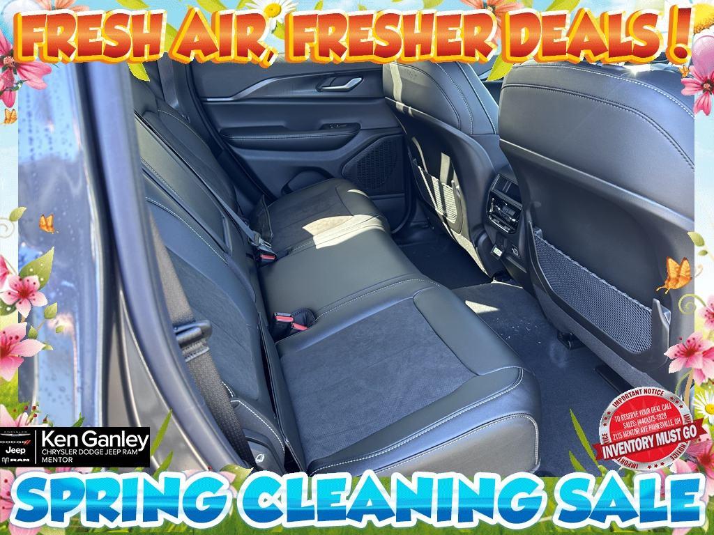 new 2025 Jeep Grand Cherokee car, priced at $39,958