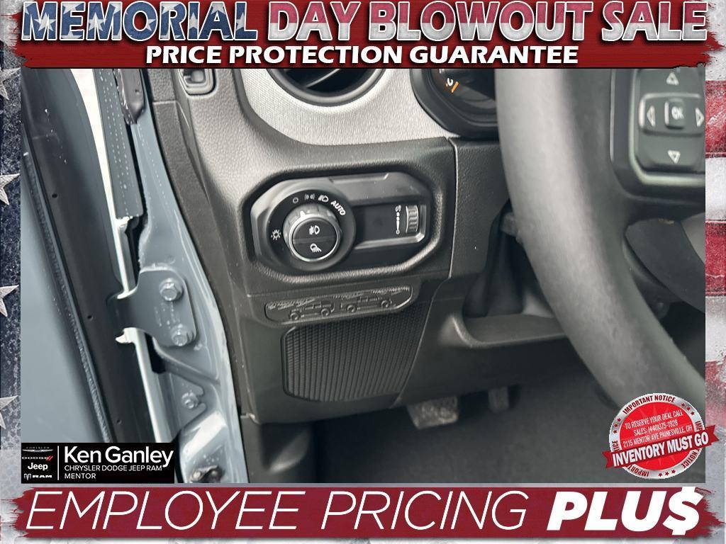 new 2025 Jeep Gladiator car, priced at $40,916