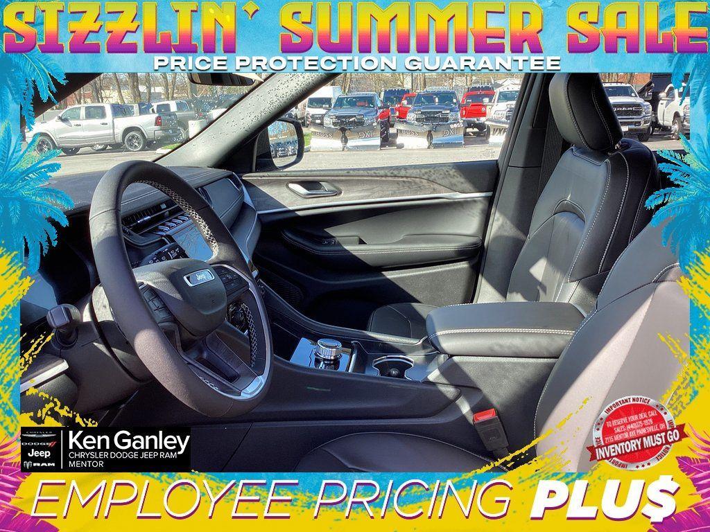 new 2025 Jeep Grand Cherokee car, priced at $44,951