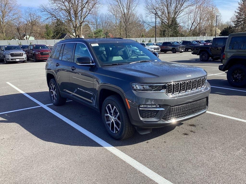new 2025 Jeep Grand Cherokee car, priced at $43,396