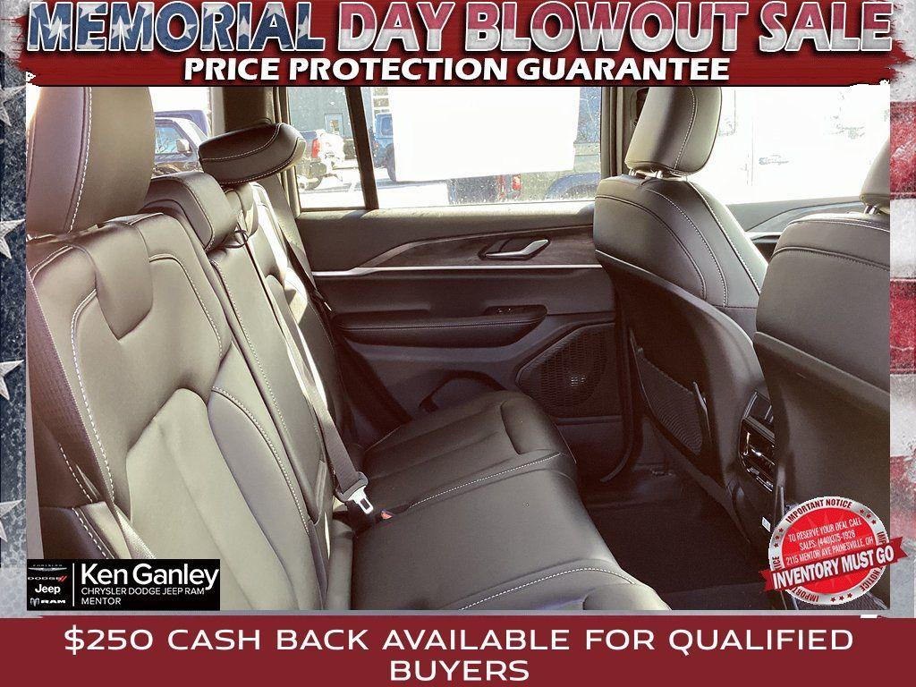 new 2025 Jeep Grand Cherokee car, priced at $44,701