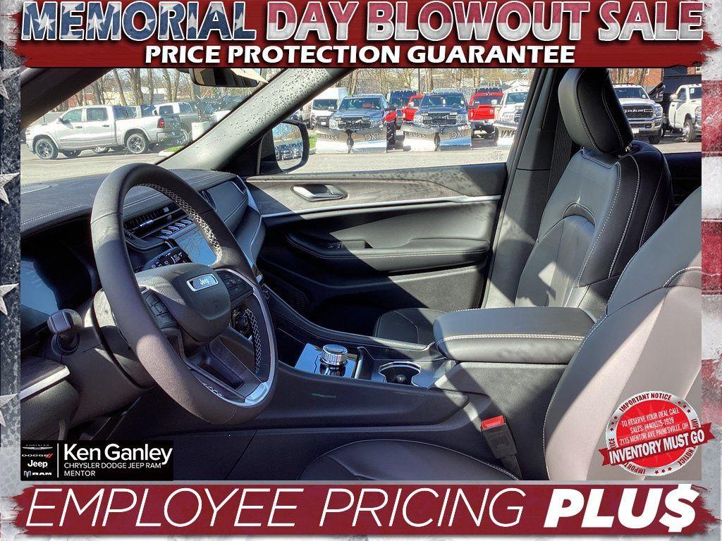 new 2025 Jeep Grand Cherokee car, priced at $44,701