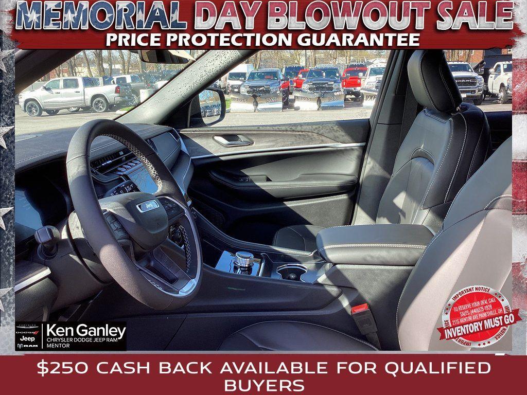 new 2025 Jeep Grand Cherokee car, priced at $44,701