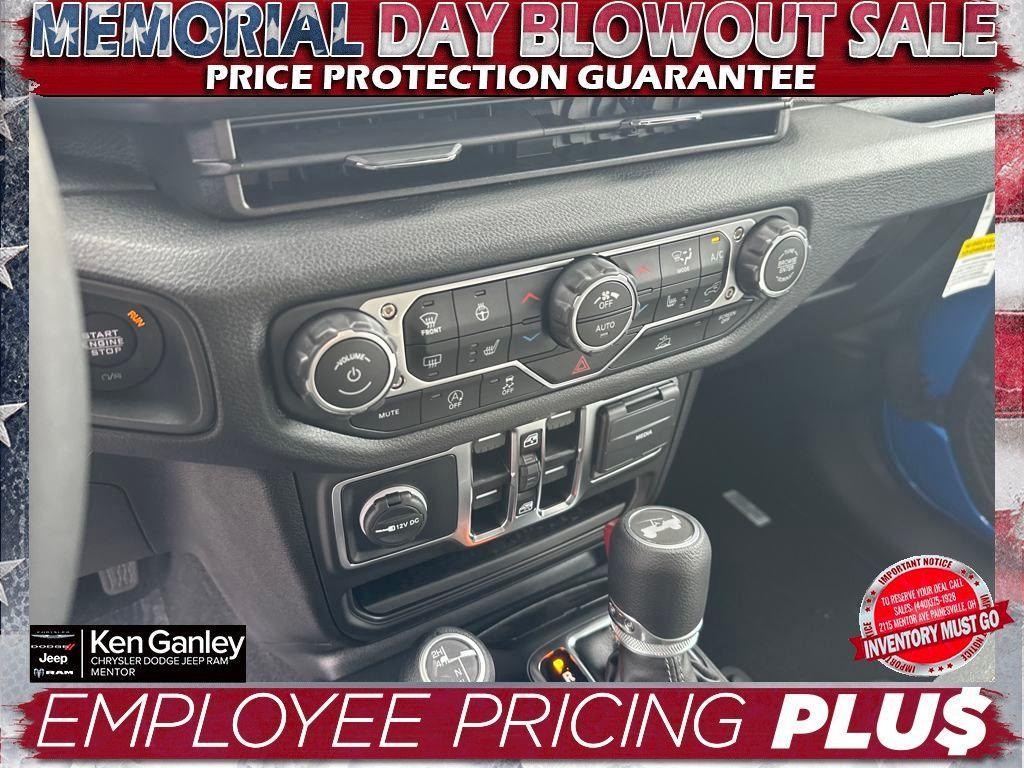 new 2025 Jeep Wrangler car, priced at $44,388