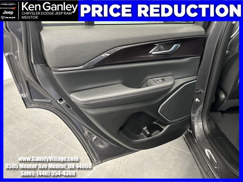 used 2022 Jeep Grand Cherokee car, priced at $34,476