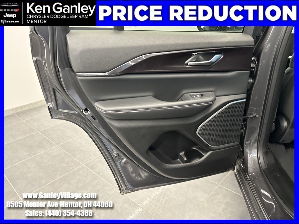used 2022 Jeep Grand Cherokee car, priced at $34,476