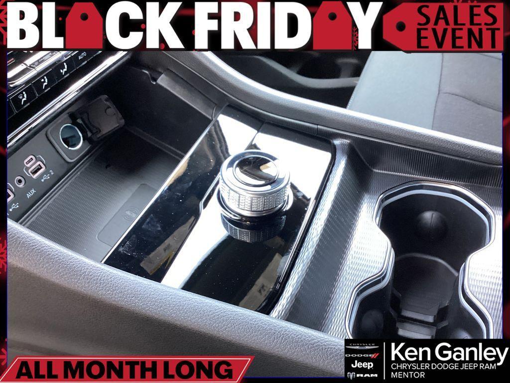 new 2025 Jeep Grand Cherokee car, priced at $38,681