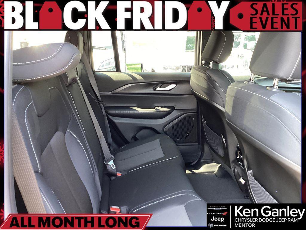 new 2025 Jeep Grand Cherokee car, priced at $38,681