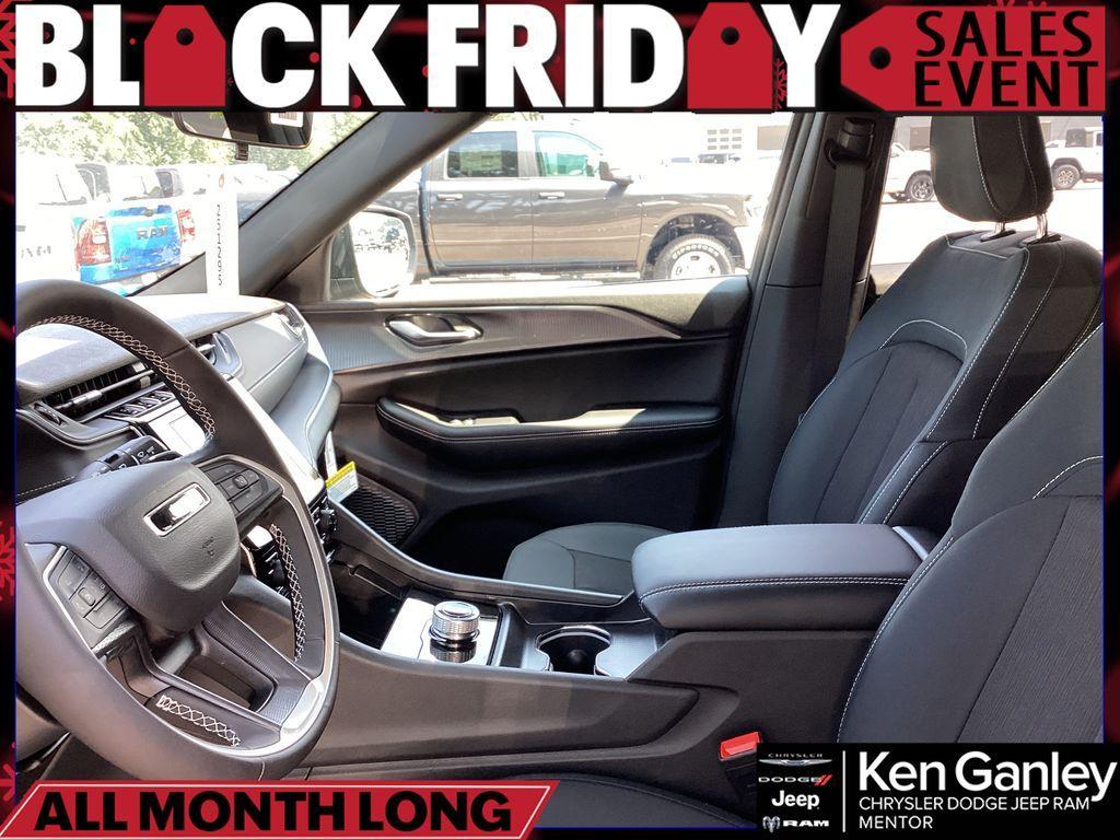 new 2025 Jeep Grand Cherokee car, priced at $38,681