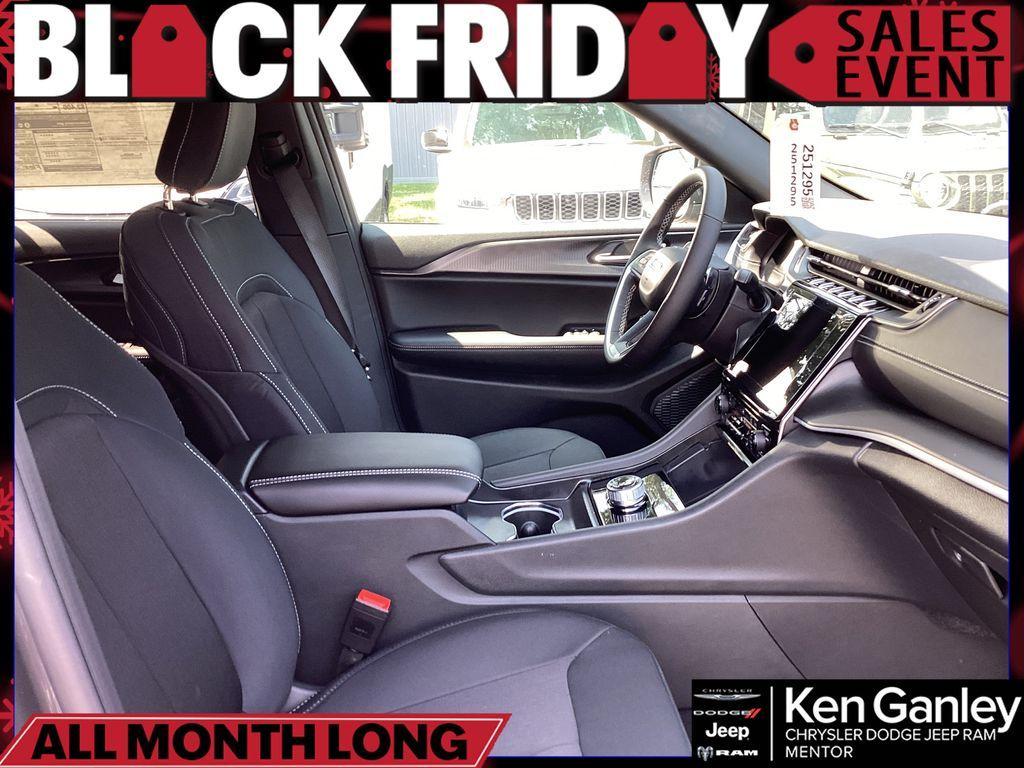 new 2025 Jeep Grand Cherokee car, priced at $38,681