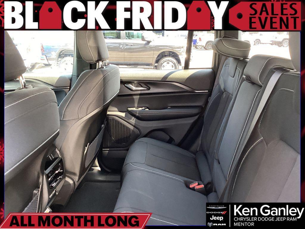 new 2025 Jeep Grand Cherokee car, priced at $38,681