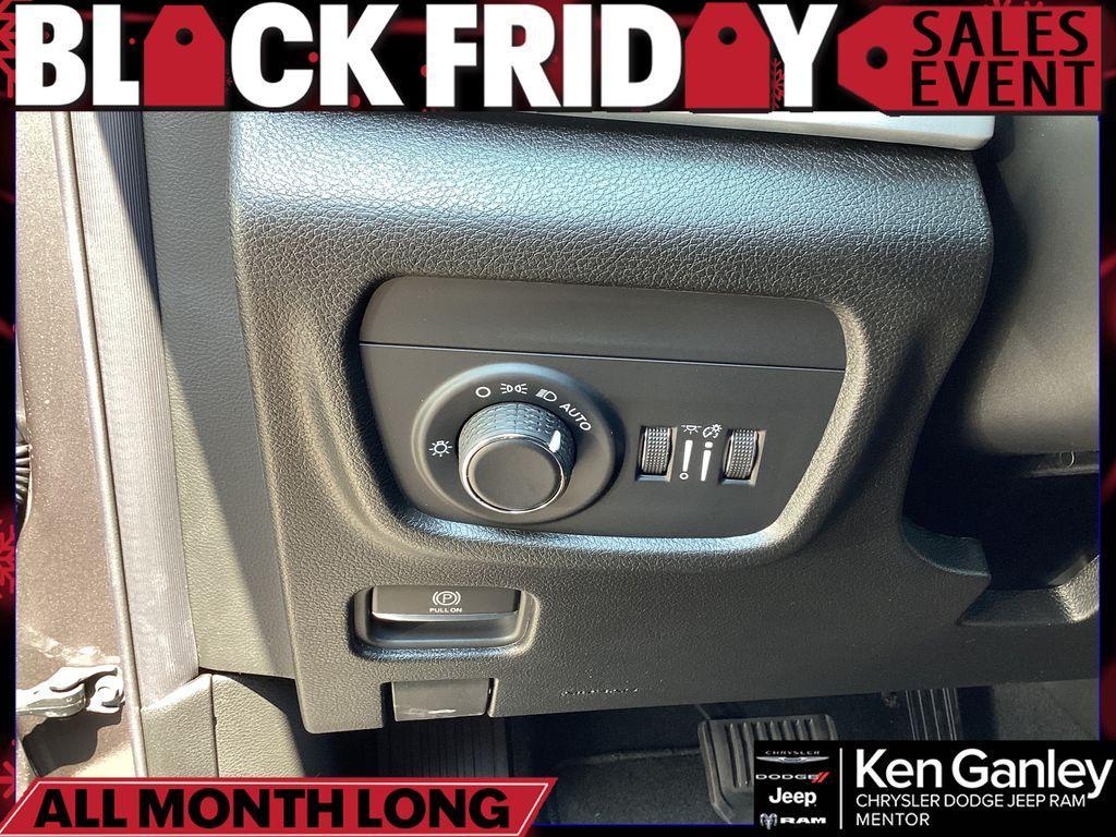 new 2025 Jeep Grand Cherokee car, priced at $38,681