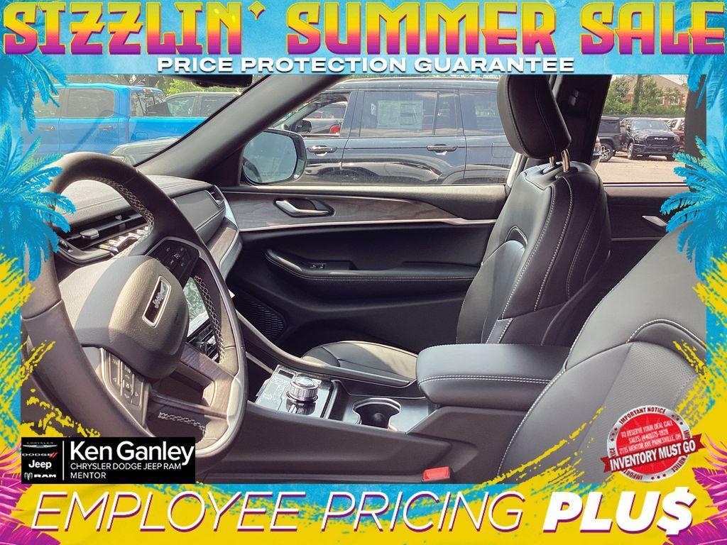 new 2025 Jeep Grand Cherokee car, priced at $50,006