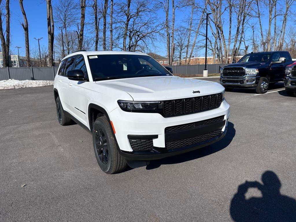 new 2025 Jeep Grand Cherokee L car, priced at $42,657