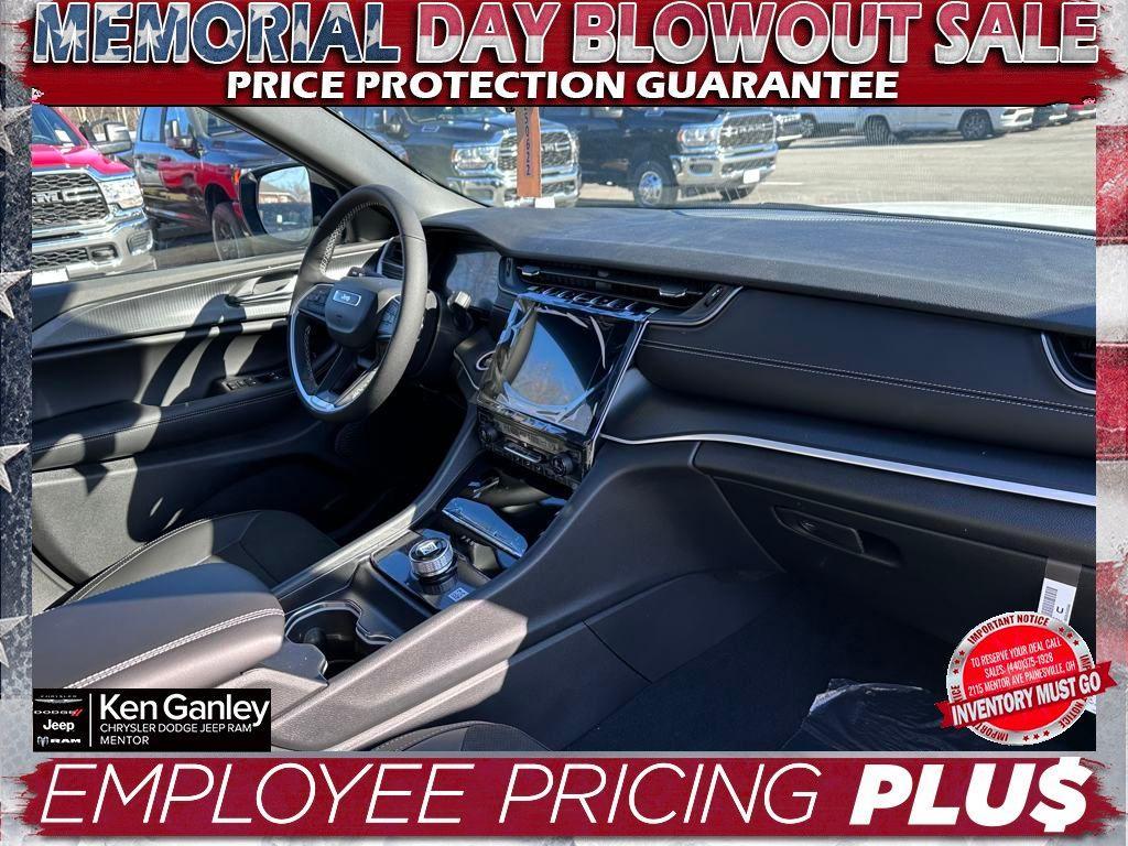 new 2025 Jeep Grand Cherokee L car, priced at $42,657