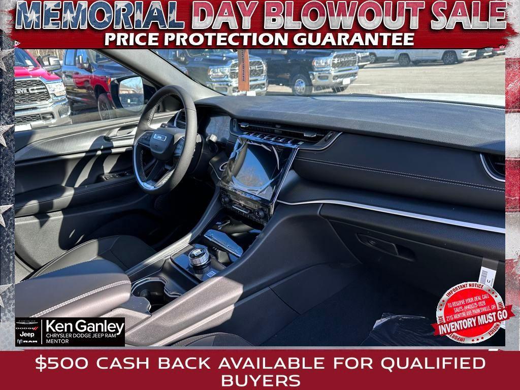 new 2025 Jeep Grand Cherokee L car, priced at $42,657