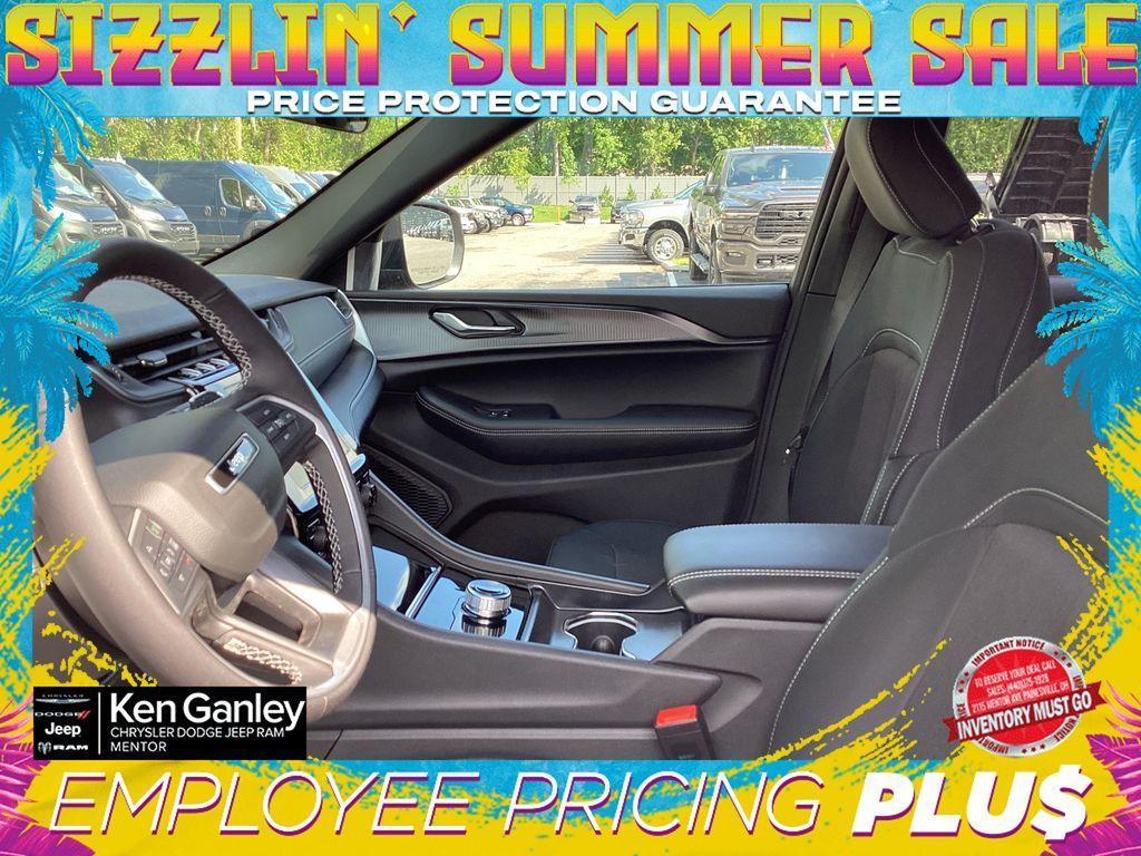 new 2025 Jeep Grand Cherokee car, priced at $39,314