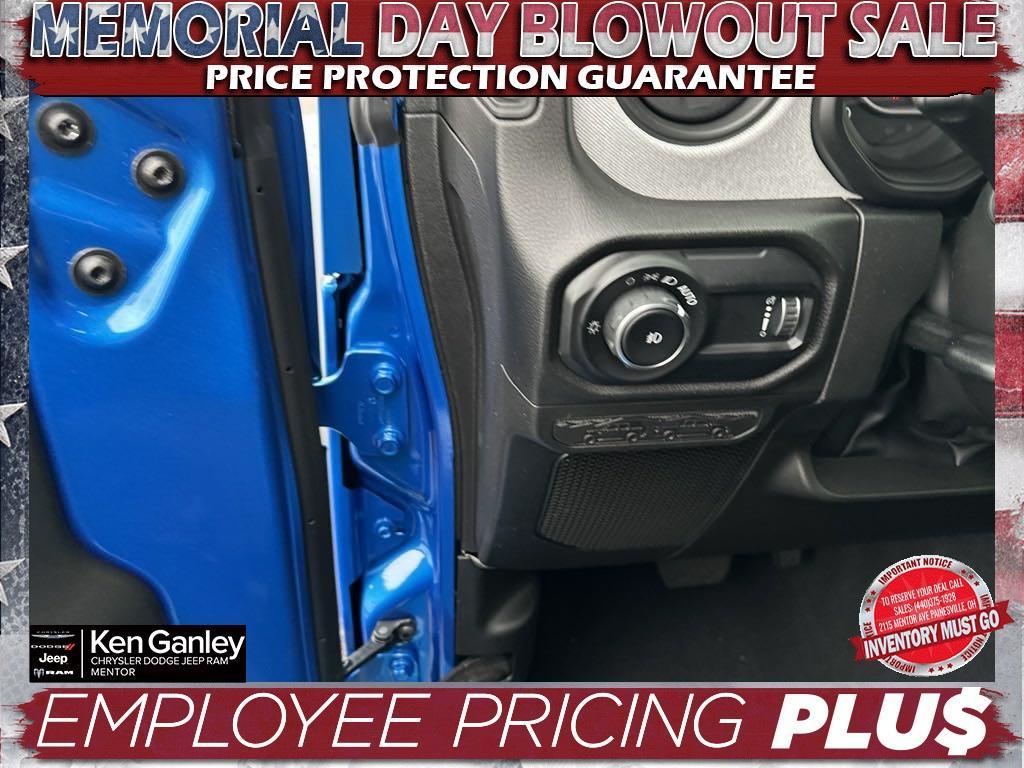 new 2025 Jeep Wrangler car, priced at $40,399