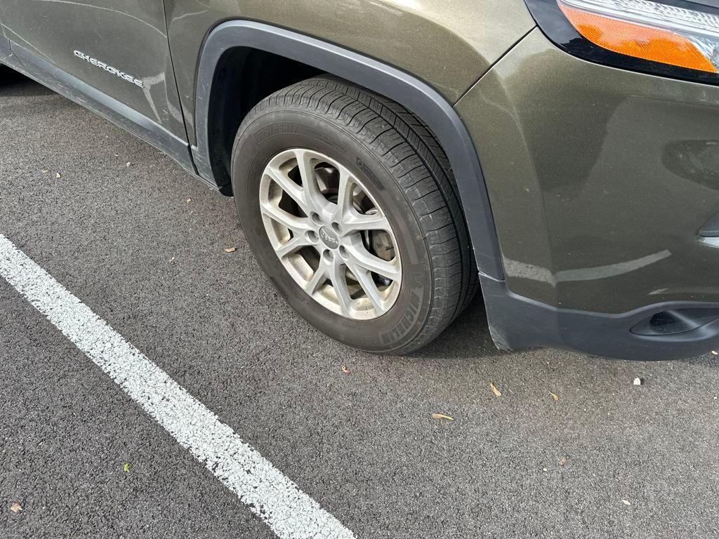 used 2015 Jeep Cherokee car, priced at $6,600